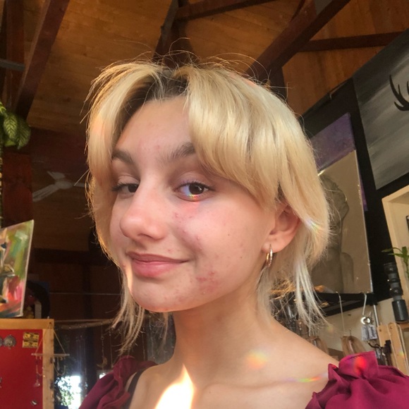 Meet your Posher, Léa - Picture 3 of 3